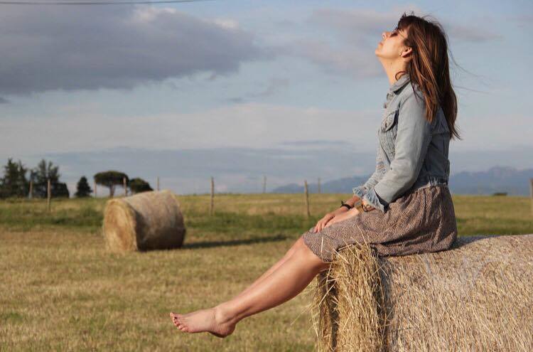 Countryside girl. Фото Ланы countryside. Girl in the countryside. Ancient countryside girl. Nu countryside.