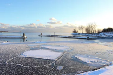 ontario-lake-ice-winter-4