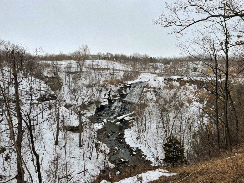 Albion-Falls-frozen-falls-ontario-chutes-gelees