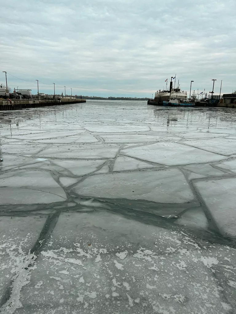 lac-ontario-gelé-frozen-ontario-lake