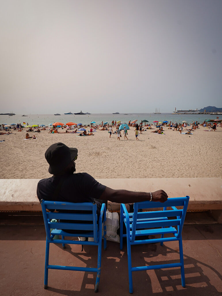 quoi-faire-cannes-la-croisette-chaise-bleue